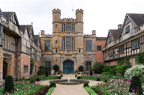 tudor manor homes in england.